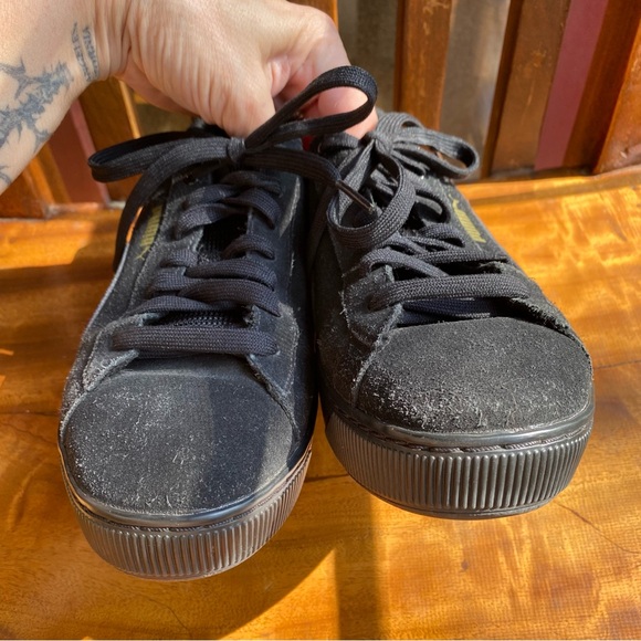 Puma Vikky Black Suede Platform Sneaker, Patent Leather & Gold Detailing, Size 8 - Picture 8 of 11